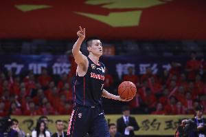 周鹏：今天我们在进攻端比较明确防守还算明确&比前两场有进步