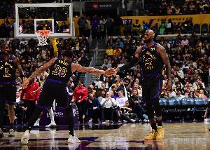 湖人赢季后赛系列赛&但休赛期该轮首发五虎全员离队NBA历史首队