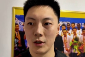 胡明轩:膝盖有一个劳损的情况在积极调整